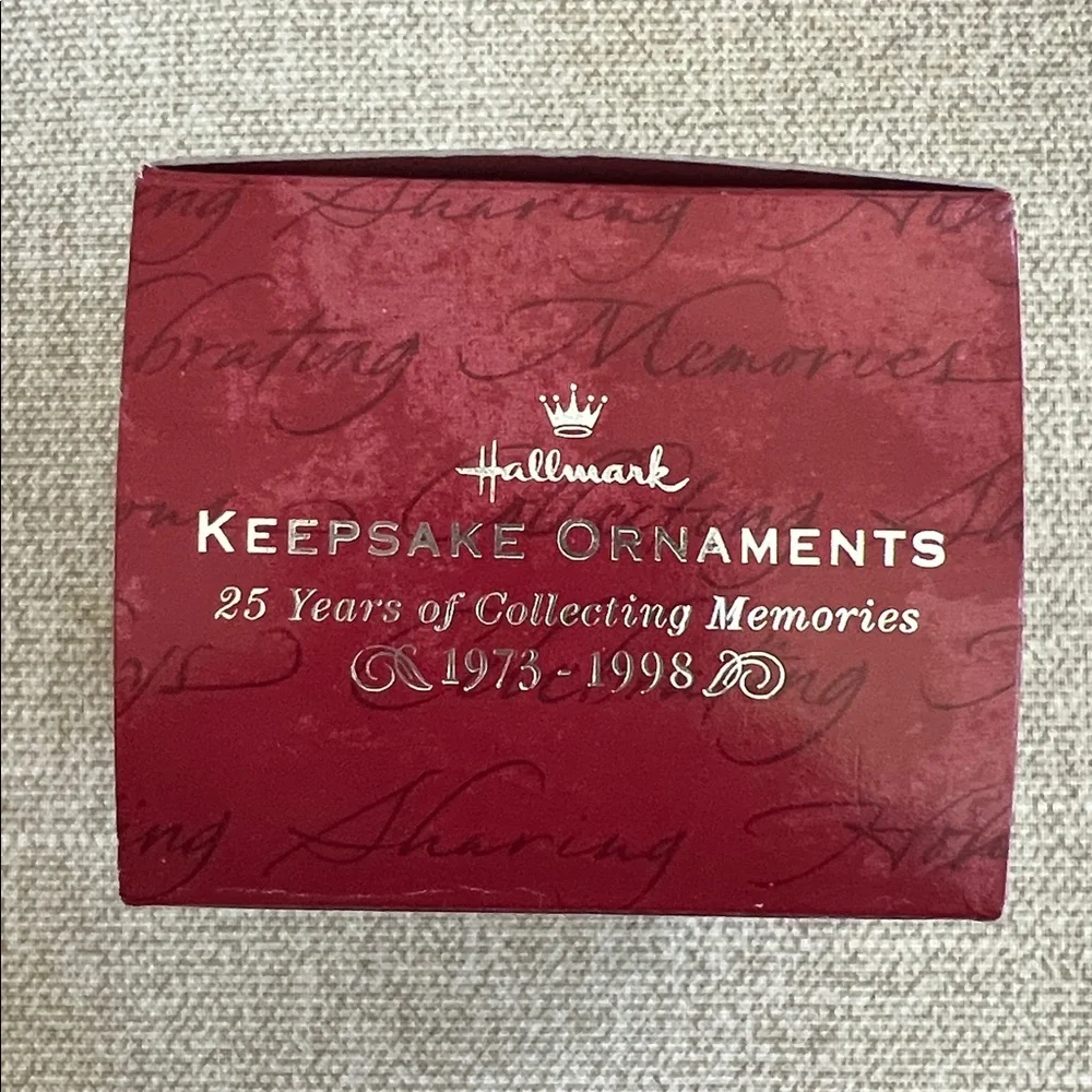 1998 Hallmark Keepsake Ornament - Majestic Wilderness Timber Wolves at Play 2nd